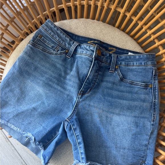 Seven - Weekend Short - Picture 2 of 5